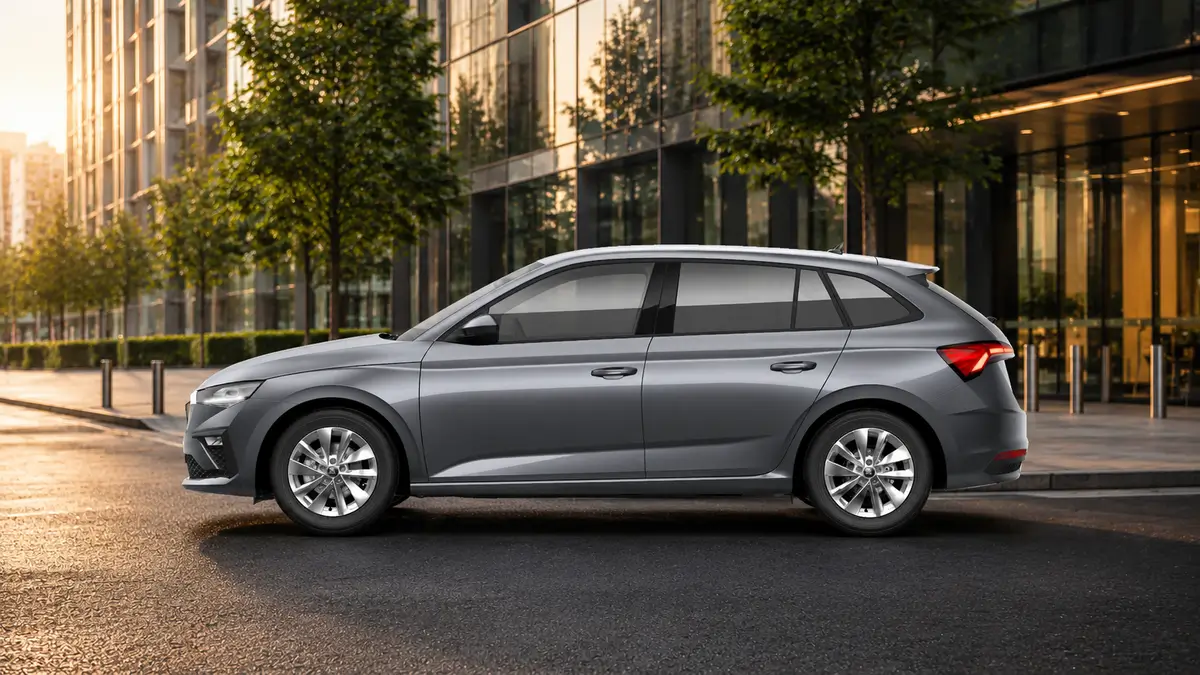 Škoda Scala – na prenájom v Trnave - sivá - z boku